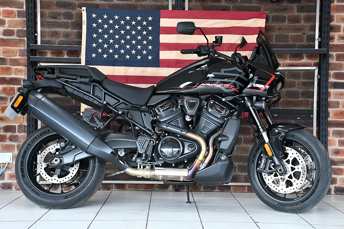 Used 2025 Harley-Davidson Pan America ST Vivid Black - Interior and Exterior details 6