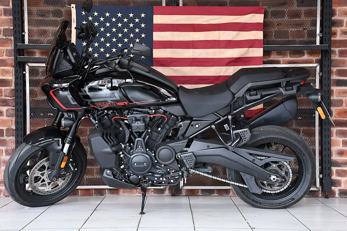 Used 2025 Harley-Davidson Pan America ST Vivid Black - Interior and Exterior details 7