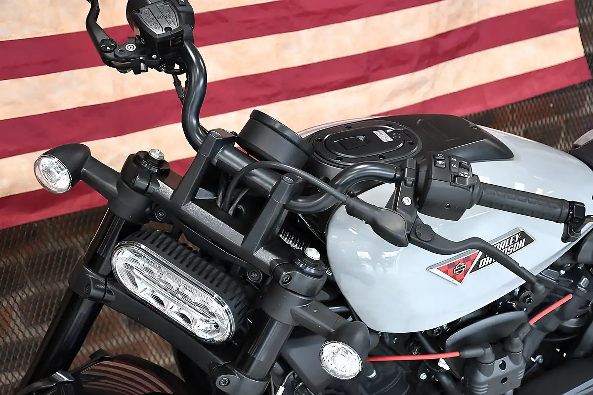 Used 2025 Harley-Davidson Sportster S Billiard Grey - Interior and Exterior details 13