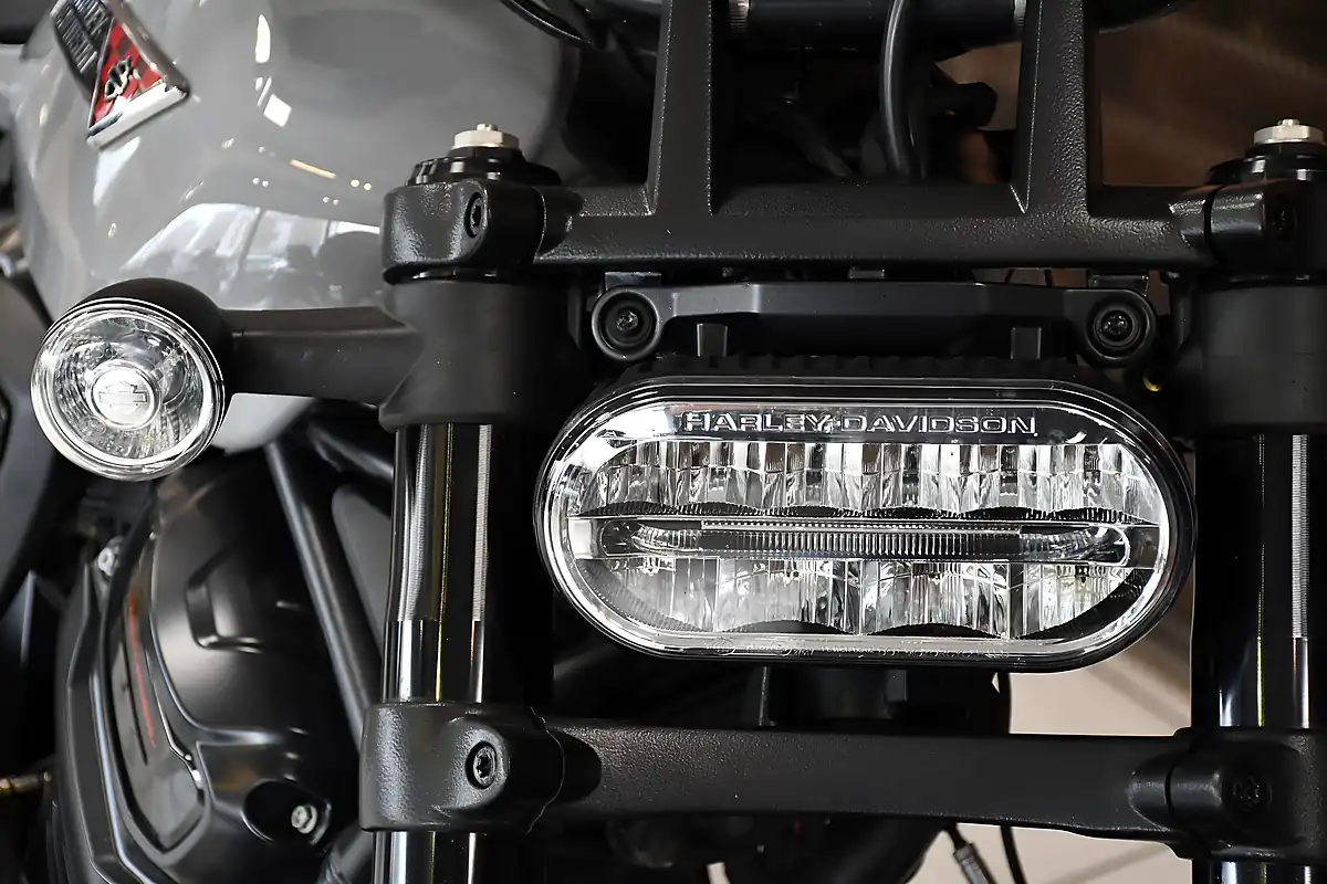 Used 2025 Harley-Davidson Sportster S Billiard Grey - Interior and Exterior details 17