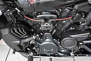 Used 2025 Harley-Davidson Sportster S Vivid Black - Interior and Exterior details 10