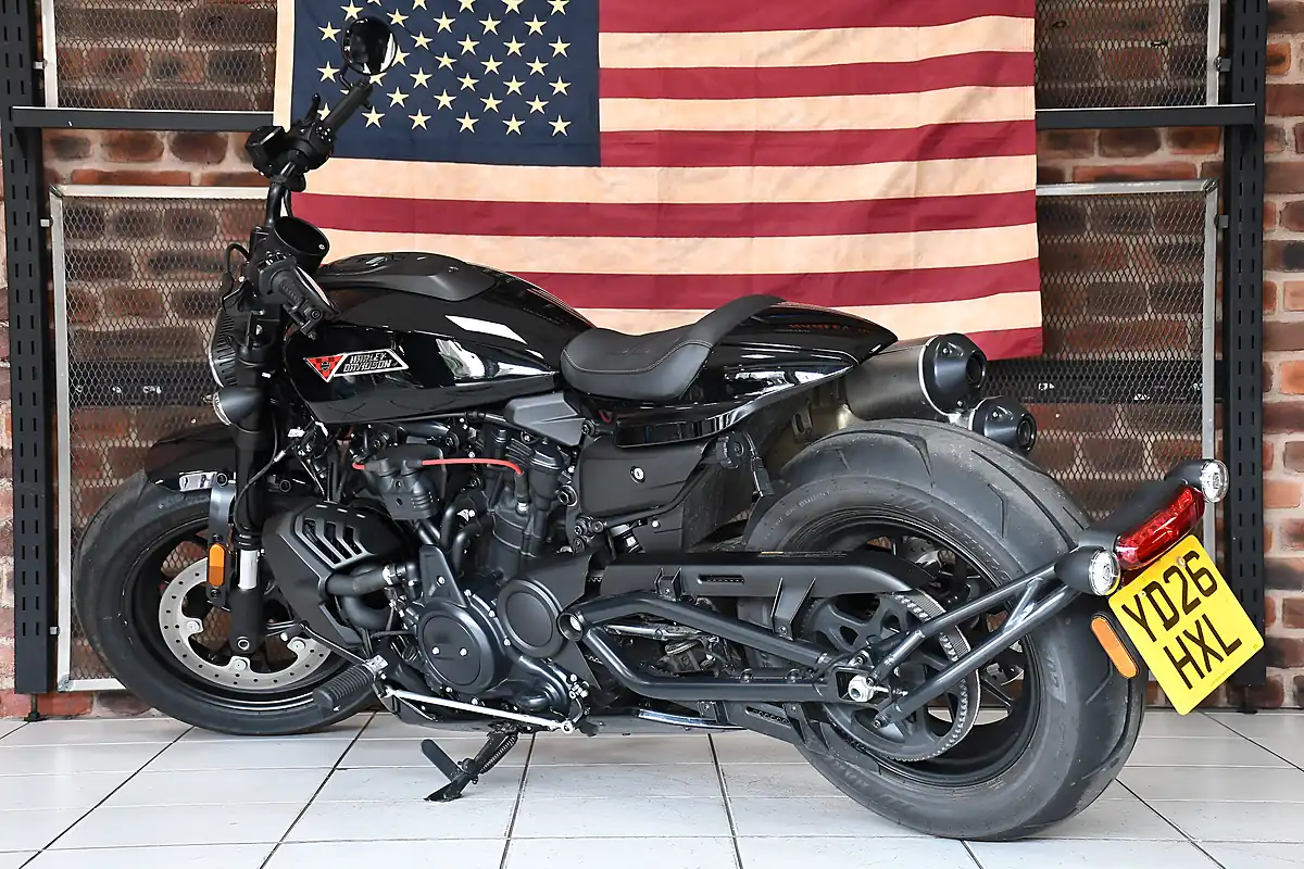 Used 2025 Harley-Davidson Sportster S Vivid Black - Interior and Exterior details 11