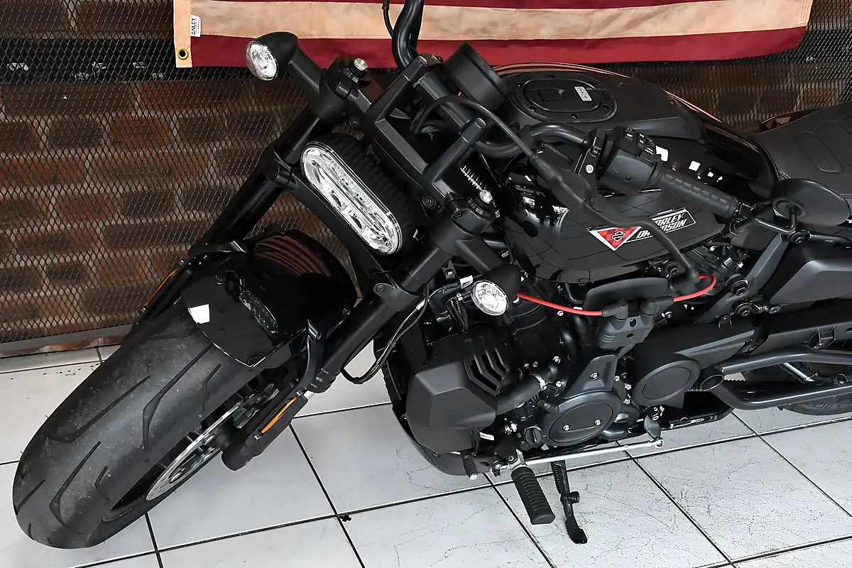 Used 2025 Harley-Davidson Sportster S Vivid Black - Interior and Exterior details 12