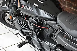 Used 2025 Harley-Davidson Sportster S Vivid Black - Interior and Exterior details 13