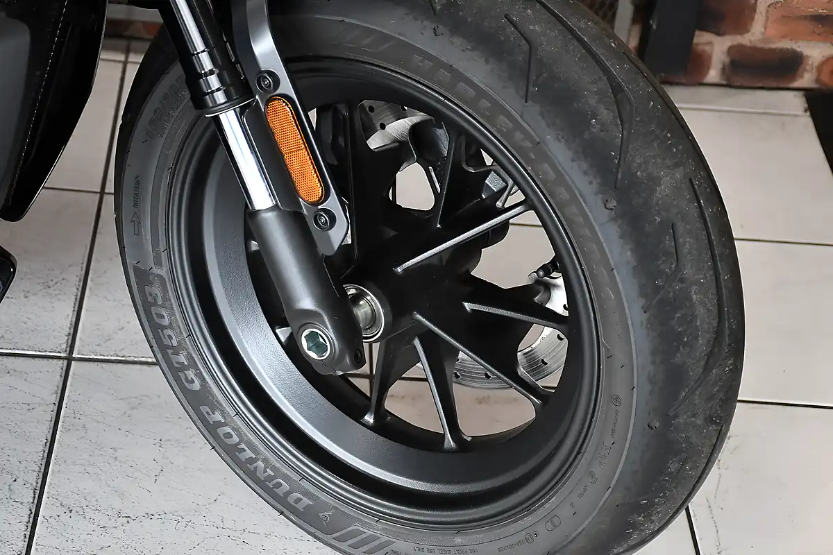 Used 2025 Harley-Davidson Sportster S Vivid Black - Interior and Exterior details 17