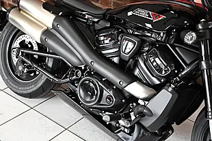 Used 2025 Harley-Davidson Sportster S Vivid Black - Interior and Exterior details 3
