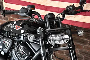 Used 2025 Harley-Davidson Sportster S Vivid Black - Interior and Exterior details 4