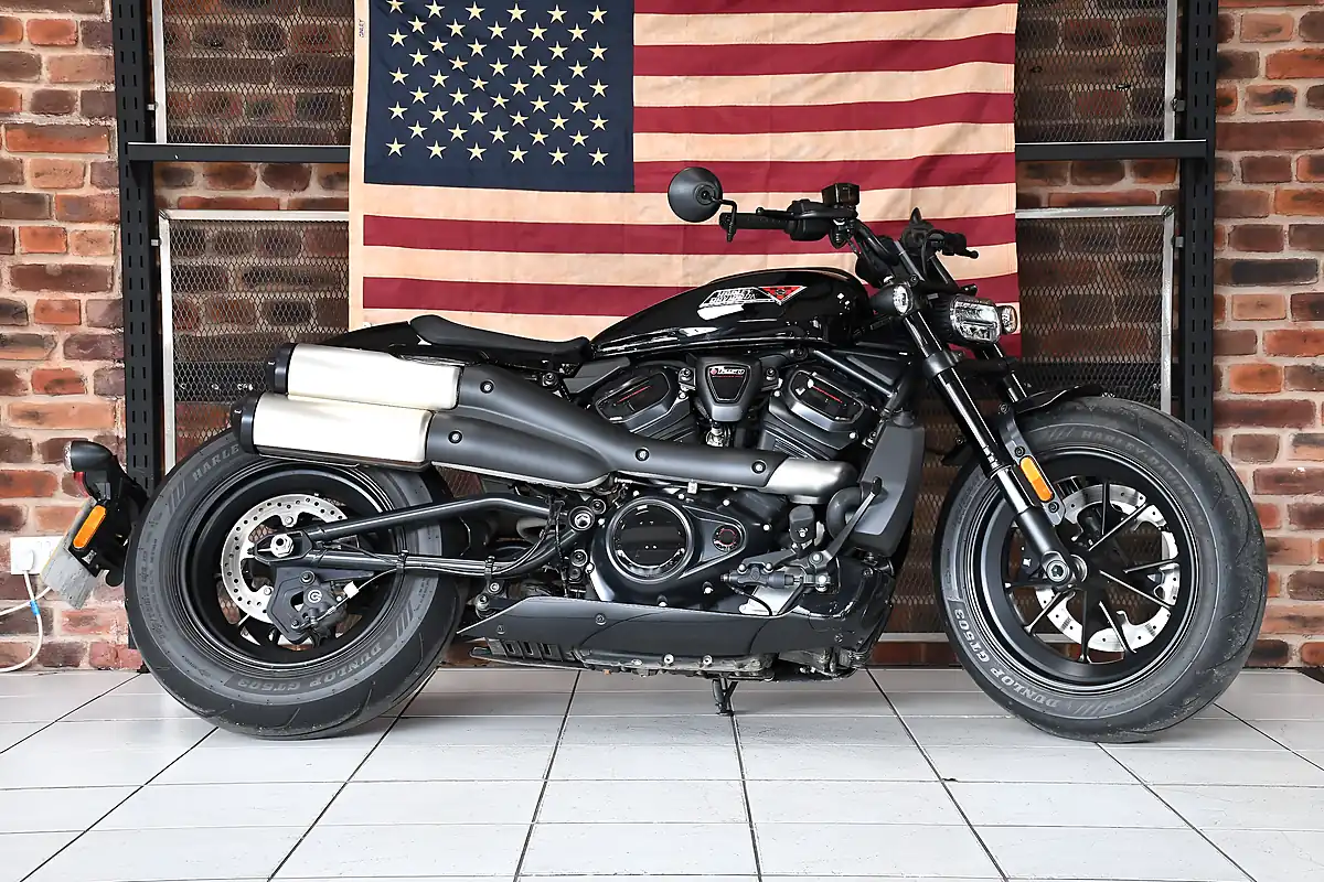 Used 2025 Harley-Davidson Sportster S Vivid Black - Interior and Exterior details 6