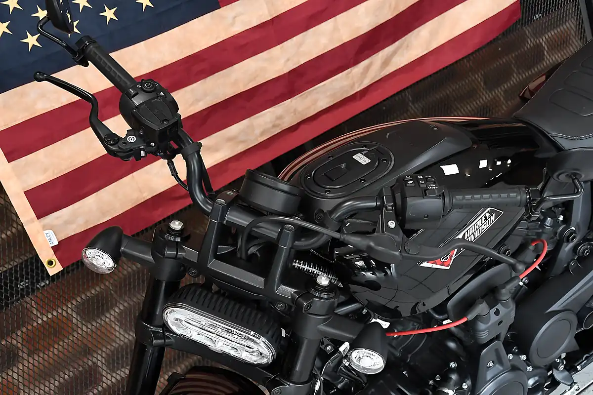 Used 2025 Harley-Davidson Sportster S Vivid Black - Interior and Exterior details 8