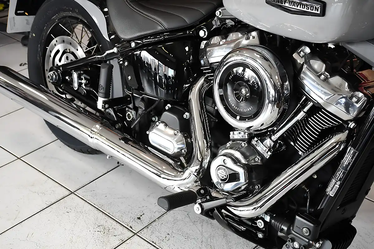 Used 2025 Harley-Davidson Street Bob Billiard Gray - Interior and Exterior details 4