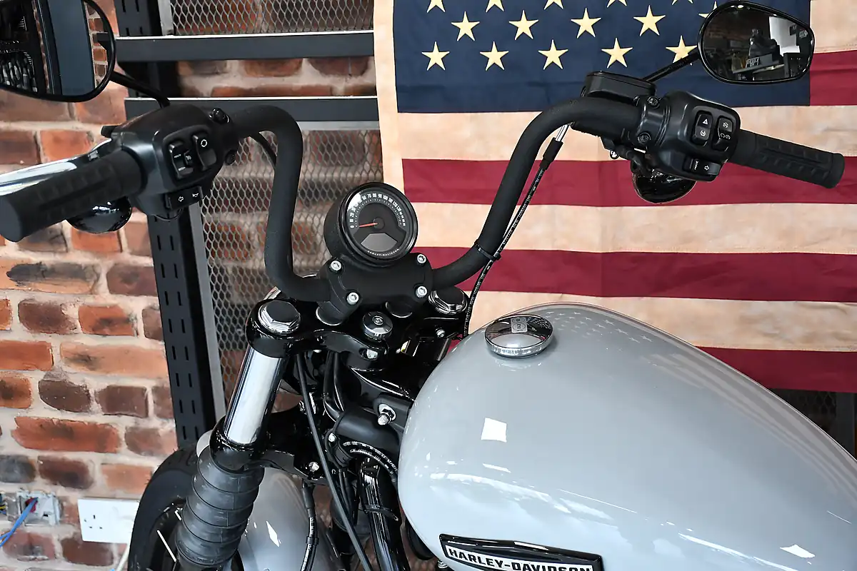 Used 2025 Harley-Davidson Street Bob Billiard Gray - Interior and Exterior details 9
