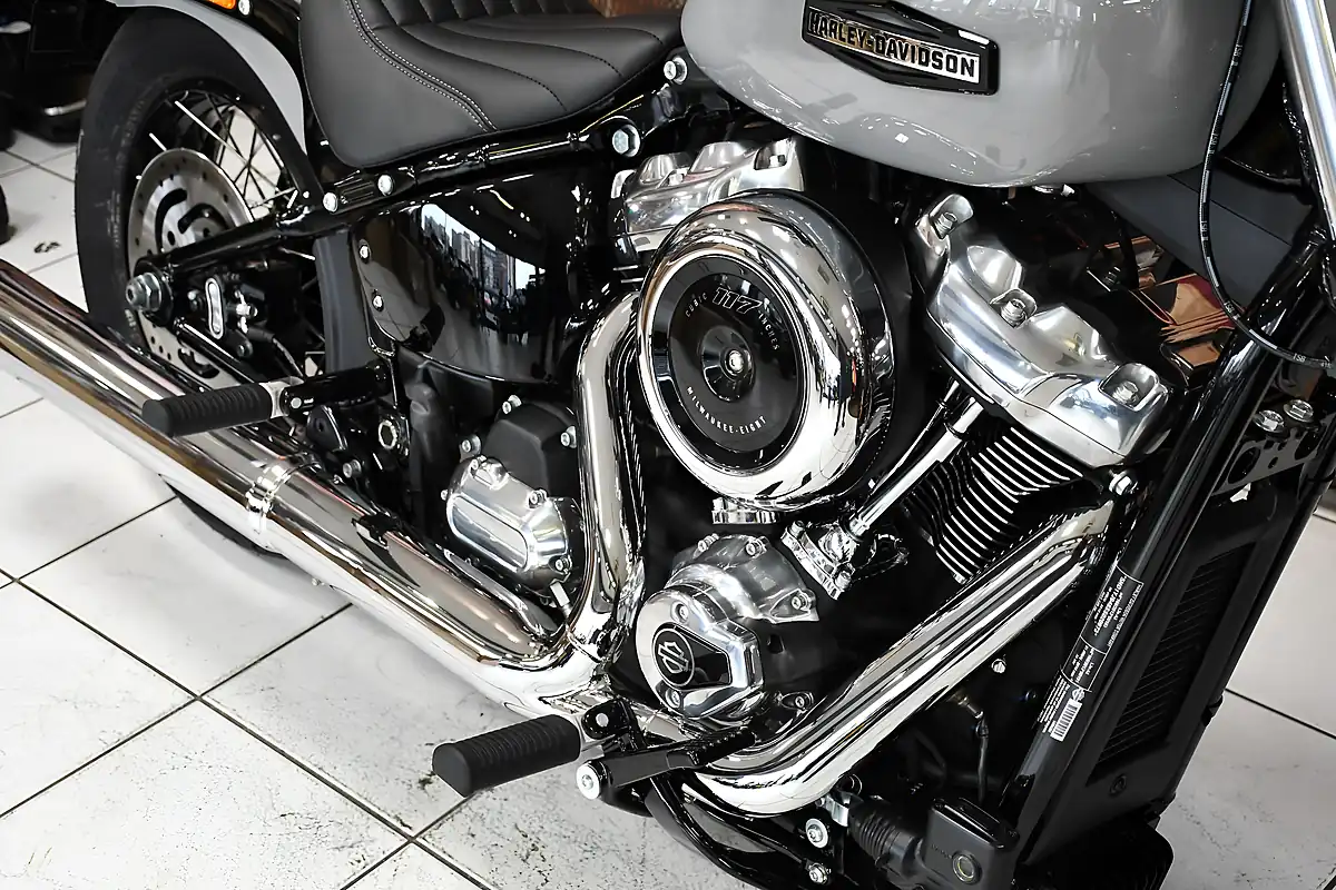 Used 2025 Harley-Davidson Street Bob Billiard Grey - Interior and Exterior details 3