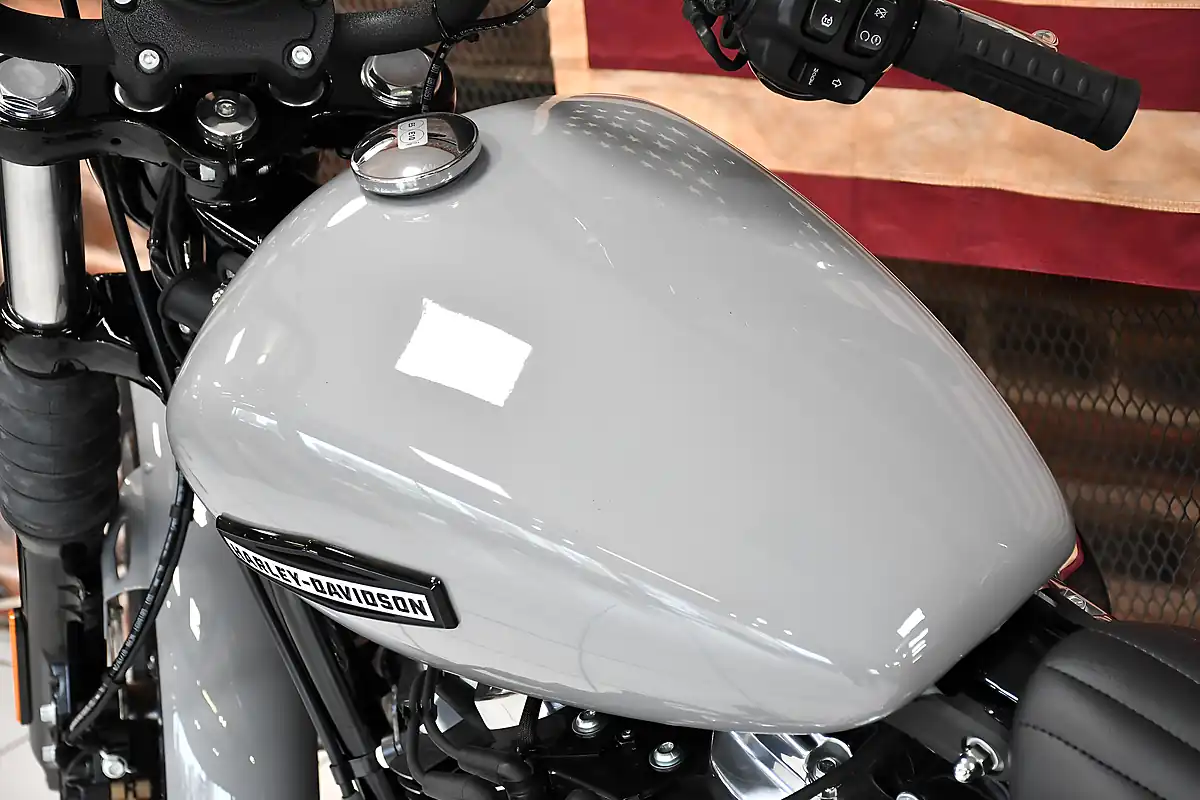 Used 2025 Harley-Davidson Street Bob Billiard Grey - Interior and Exterior details 9