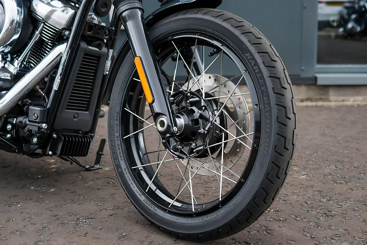 Used 2025 Harley-Davidson Street Bob Iron Horse Metallic - Interior and Exterior details 3