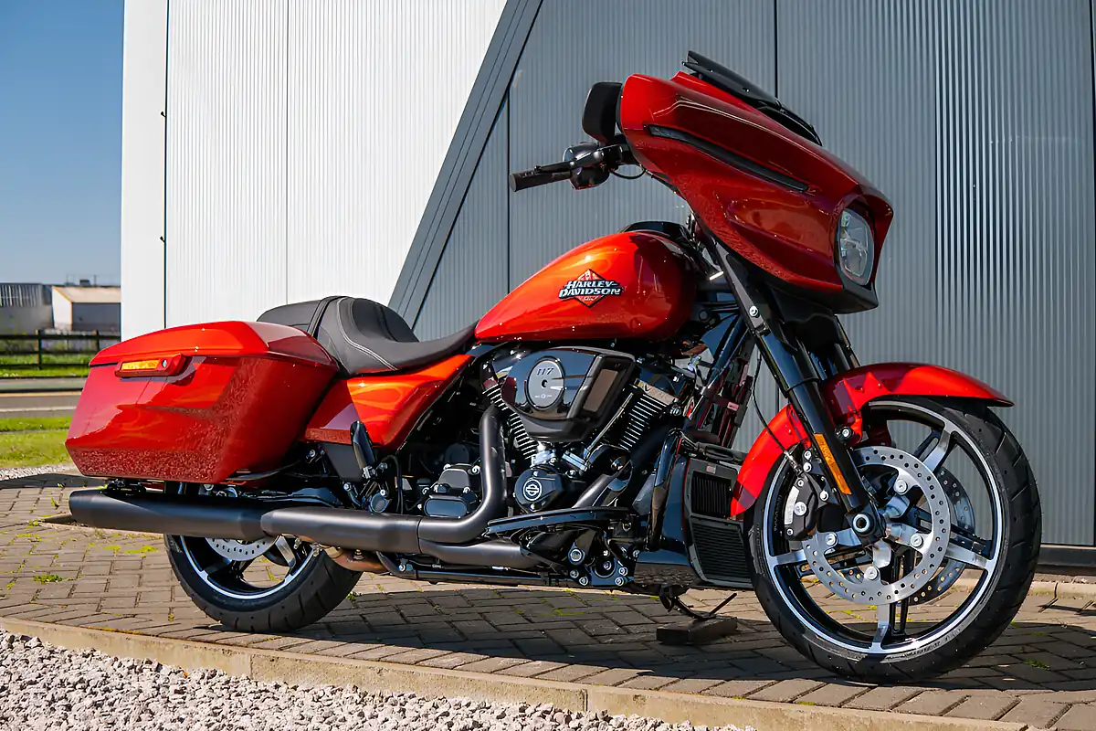 Used 2025 Harley-Davidson Street Glide Whiskey Firestorm Whiskey Firestorm - Front View