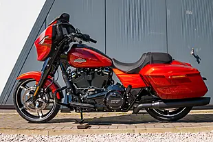 Used 2025 Harley-Davidson Street Glide Whiskey Firestorm Whiskey Firestorm - Interior and Exterior details 15