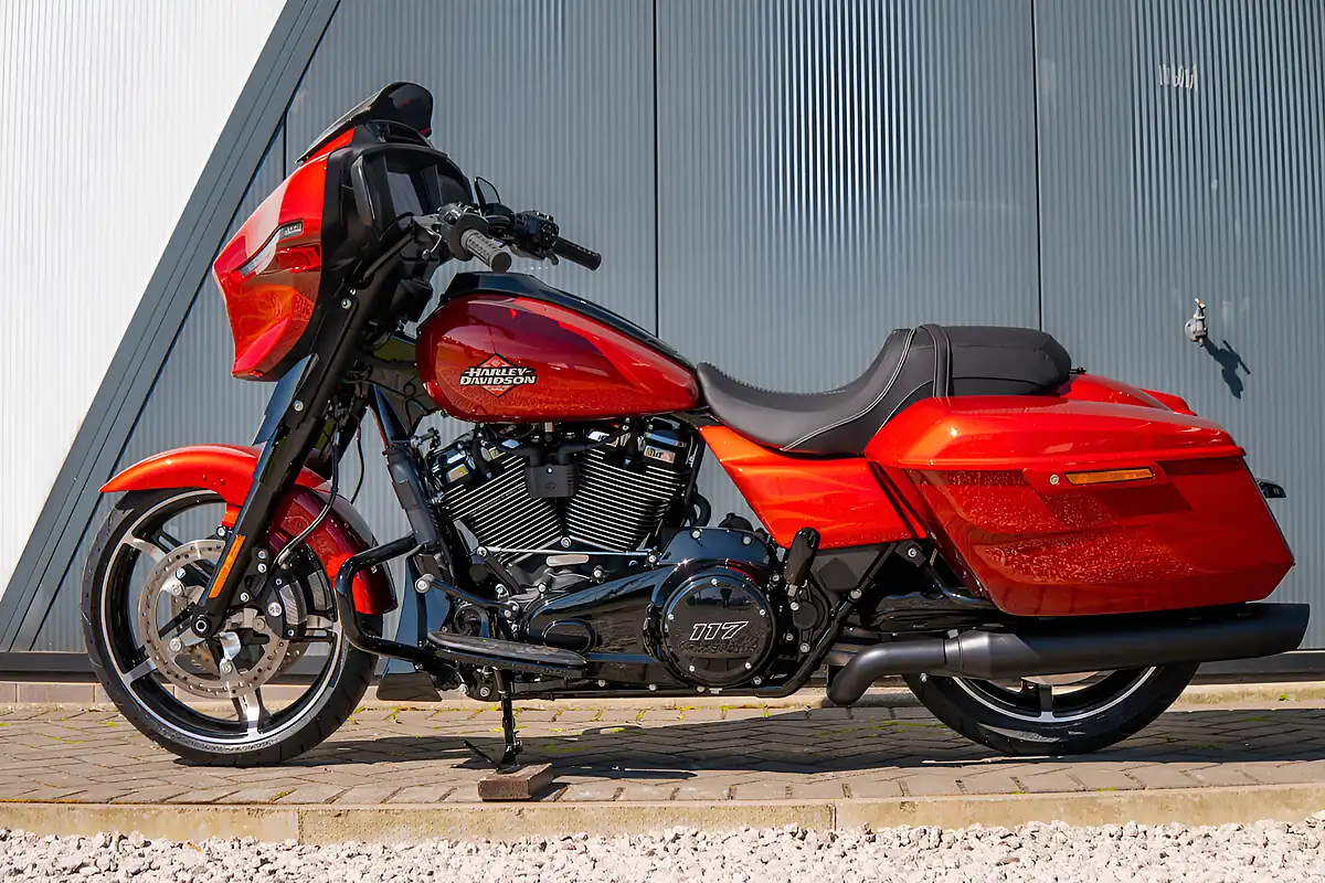 Used 2025 Harley-Davidson Street Glide Whiskey Firestorm Whiskey Firestorm - Interior and Exterior details 15