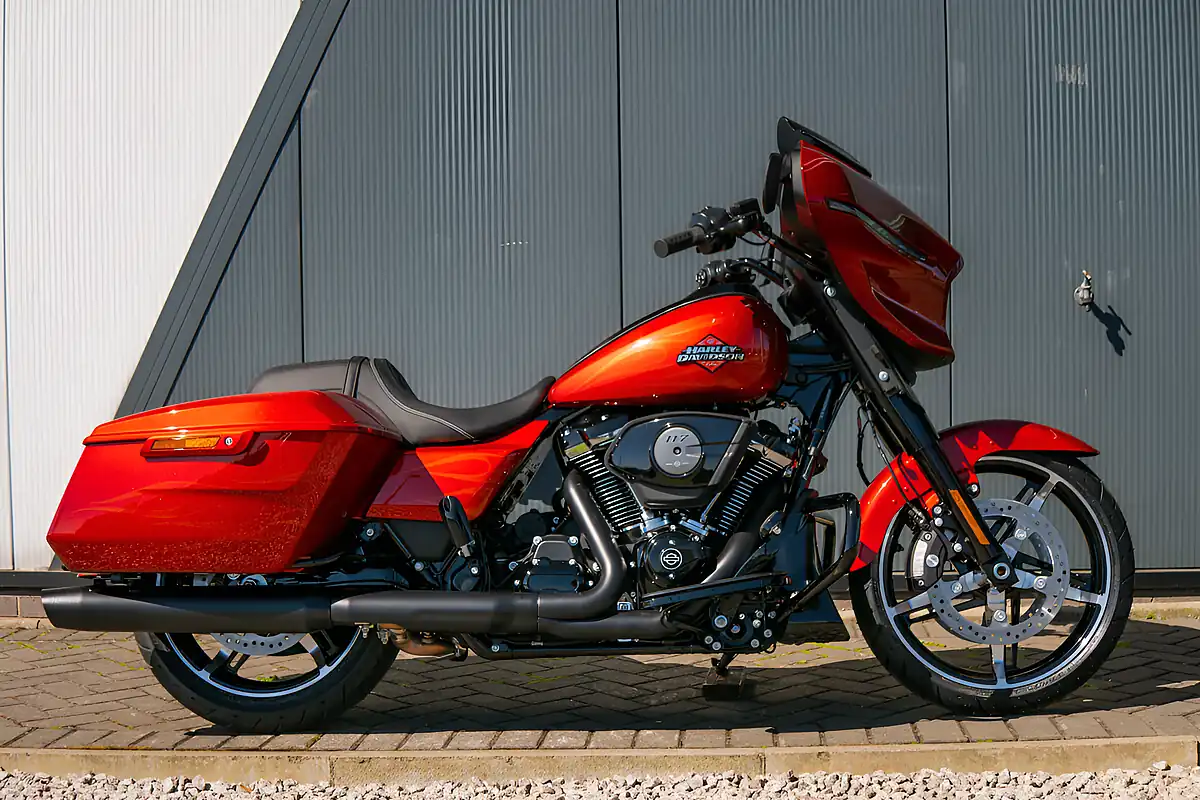 Used 2025 Harley-Davidson Street Glide Whiskey Firestorm Whiskey Firestorm - Interior and Exterior details 3