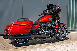 Used 2025 Harley-Davidson Street Glide Whiskey Firestorm Whiskey Firestorm - Interior and Exterior details 5