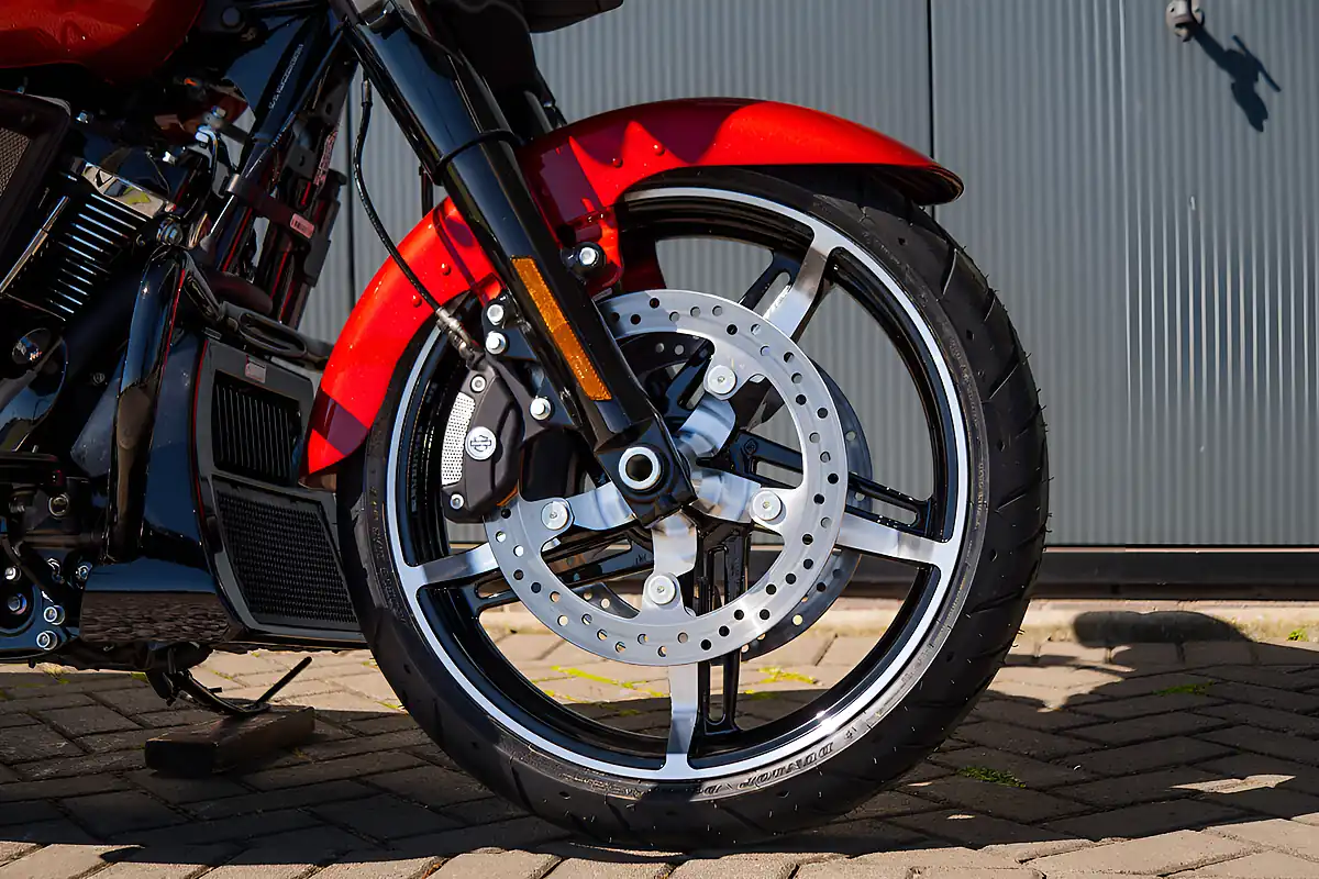Used 2025 Harley-Davidson Street Glide Whiskey Firestorm Whiskey Firestorm - Interior and Exterior details 7