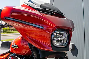 Used 2025 Harley-Davidson Street Glide Whiskey Firestorm Whiskey Firestorm - Interior and Exterior details 9