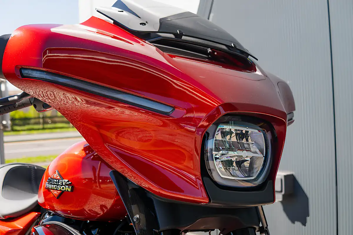 Used 2025 Harley-Davidson Street Glide Whiskey Firestorm Whiskey Firestorm - Interior and Exterior details 9