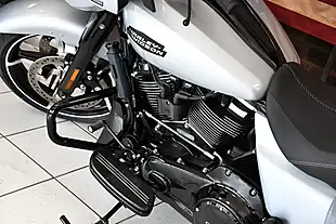 Used 2025 Harley-Davidson Touring Flhx Street Glide Atlast Silver Metallic - Interior and Exterior details 10