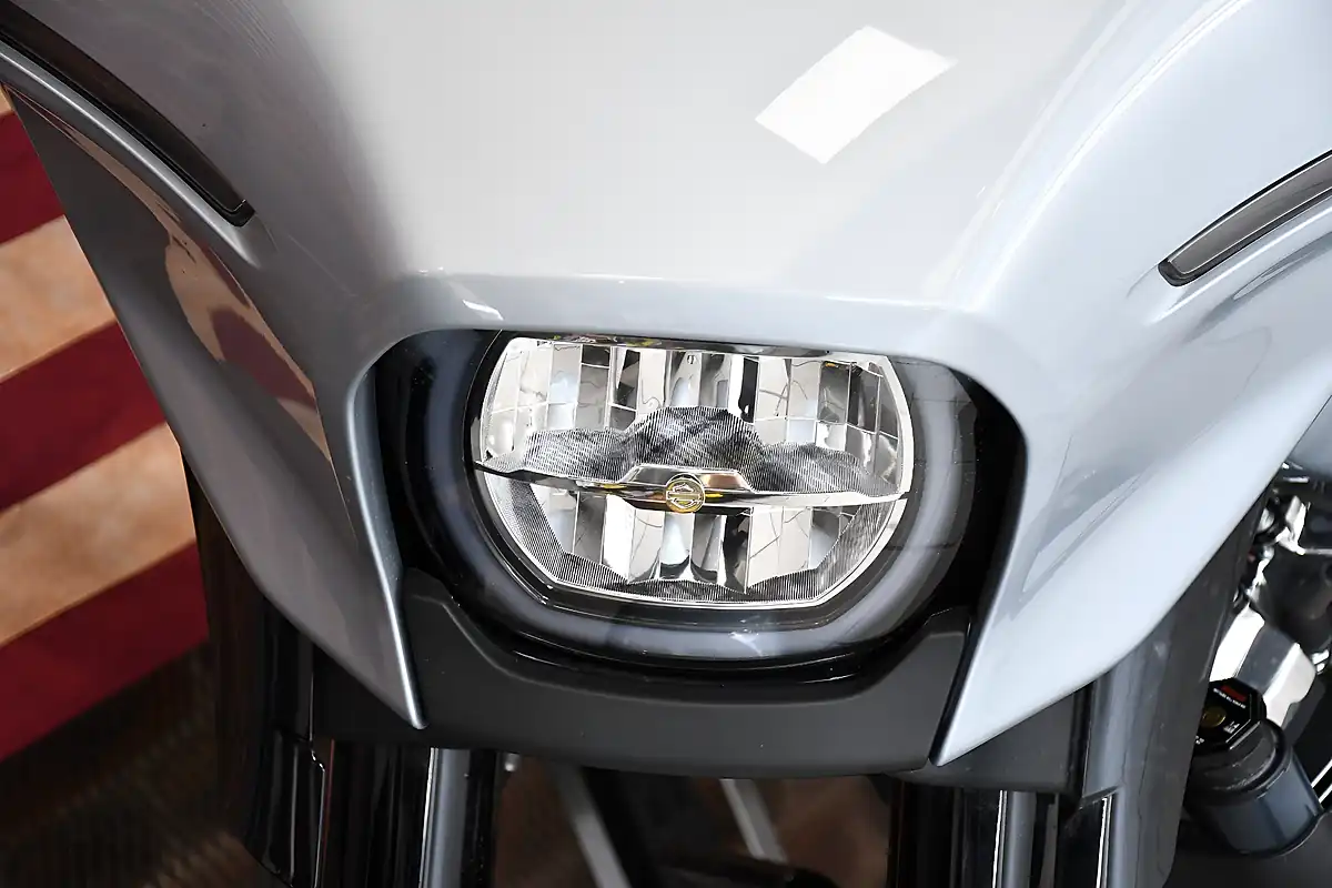 Used 2025 Harley-Davidson Touring Flhx Street Glide Atlast Silver Metallic - Interior and Exterior details 14