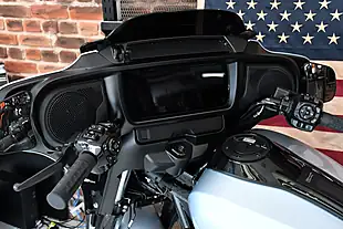 Used 2025 Harley-Davidson Touring Flhx Street Glide Atlast Silver Metallic - Interior and Exterior details 8