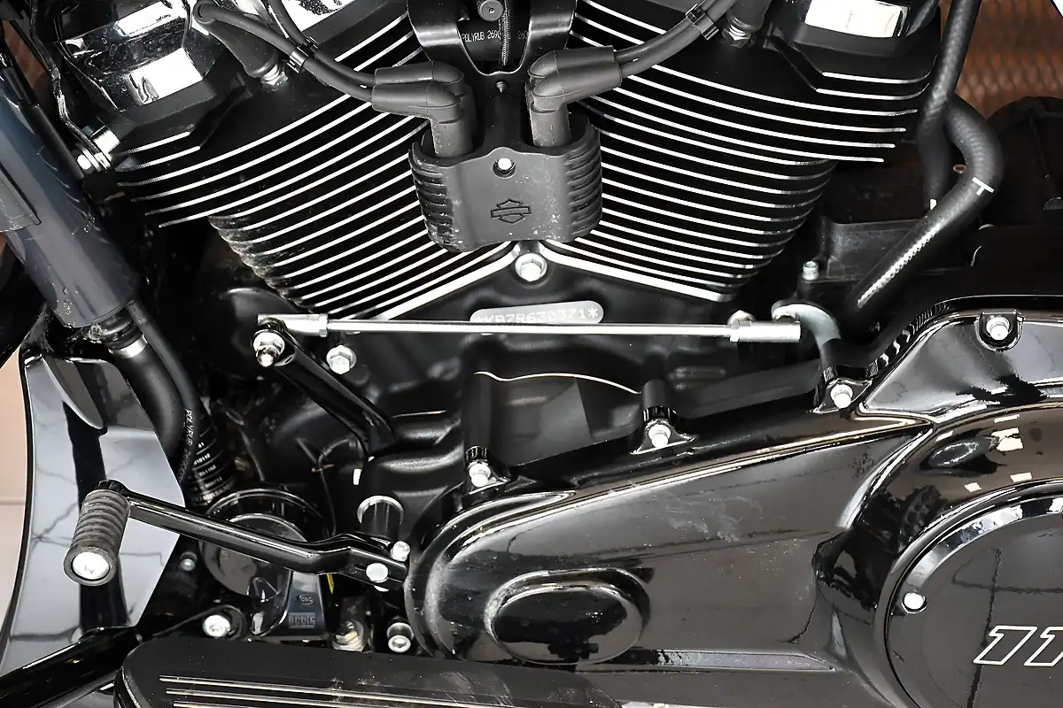 Used 2025 Harley-Davidson Touring Flhx Street Glide Atlast Silver Metallic - Interior and Exterior details 9