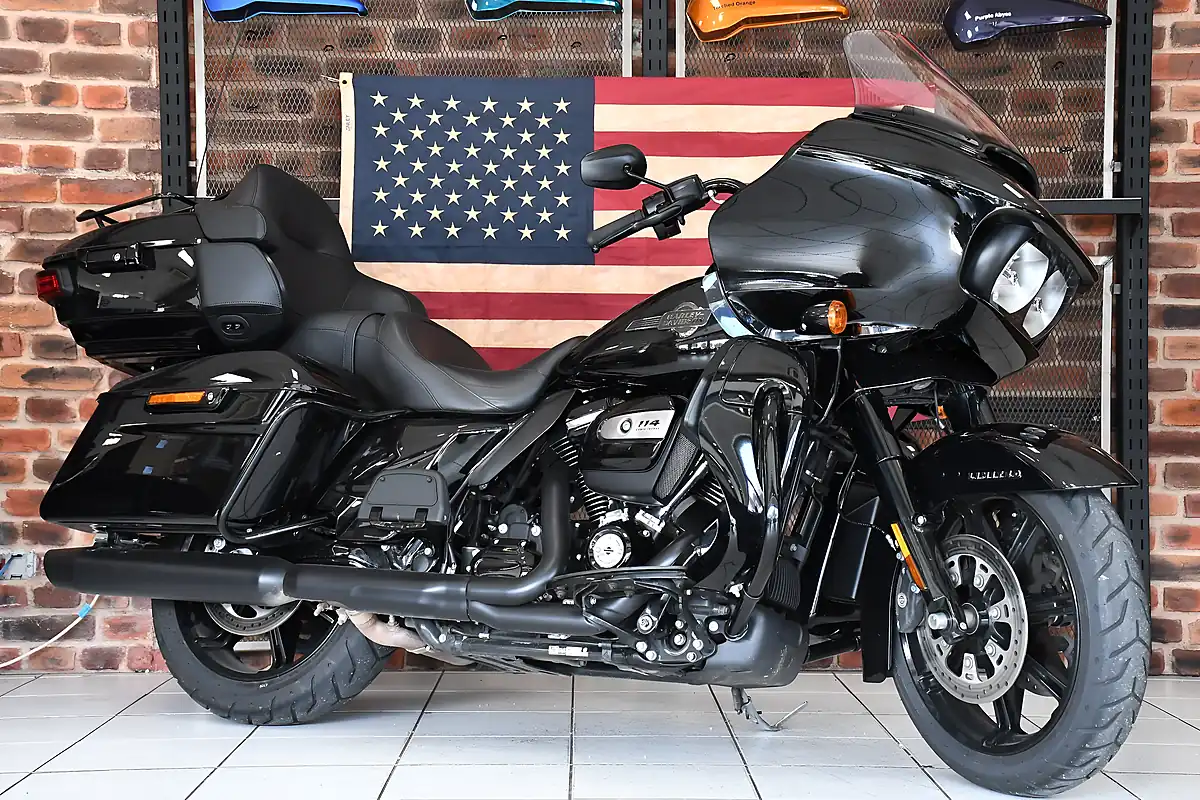 Used 2025 Harley-Davidson Touring Fltrk Road Glide Limited Vivid Black - Front View