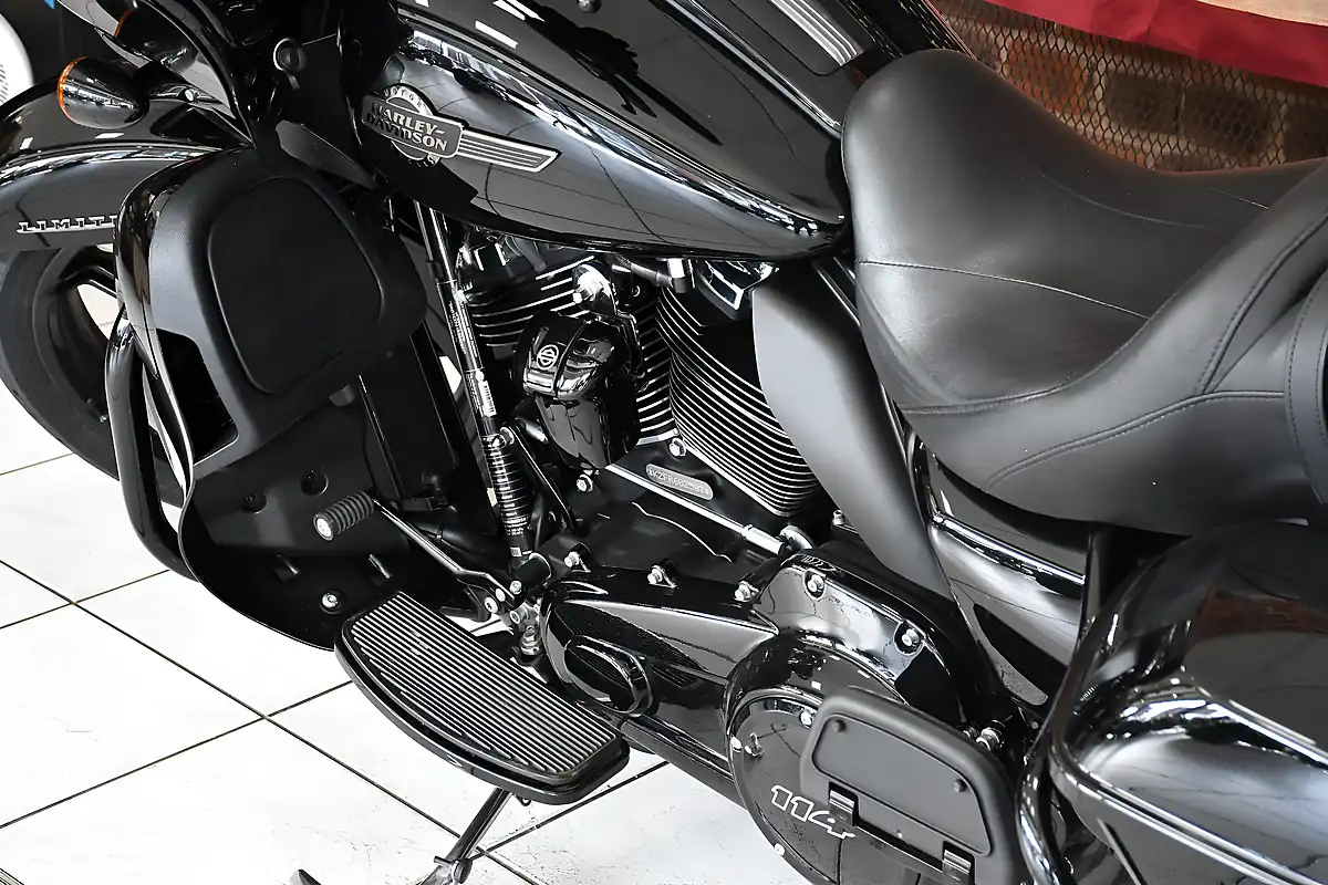 Used 2025 Harley-Davidson Touring Fltrk Road Glide Limited Vivid Black - Interior and Exterior details 10