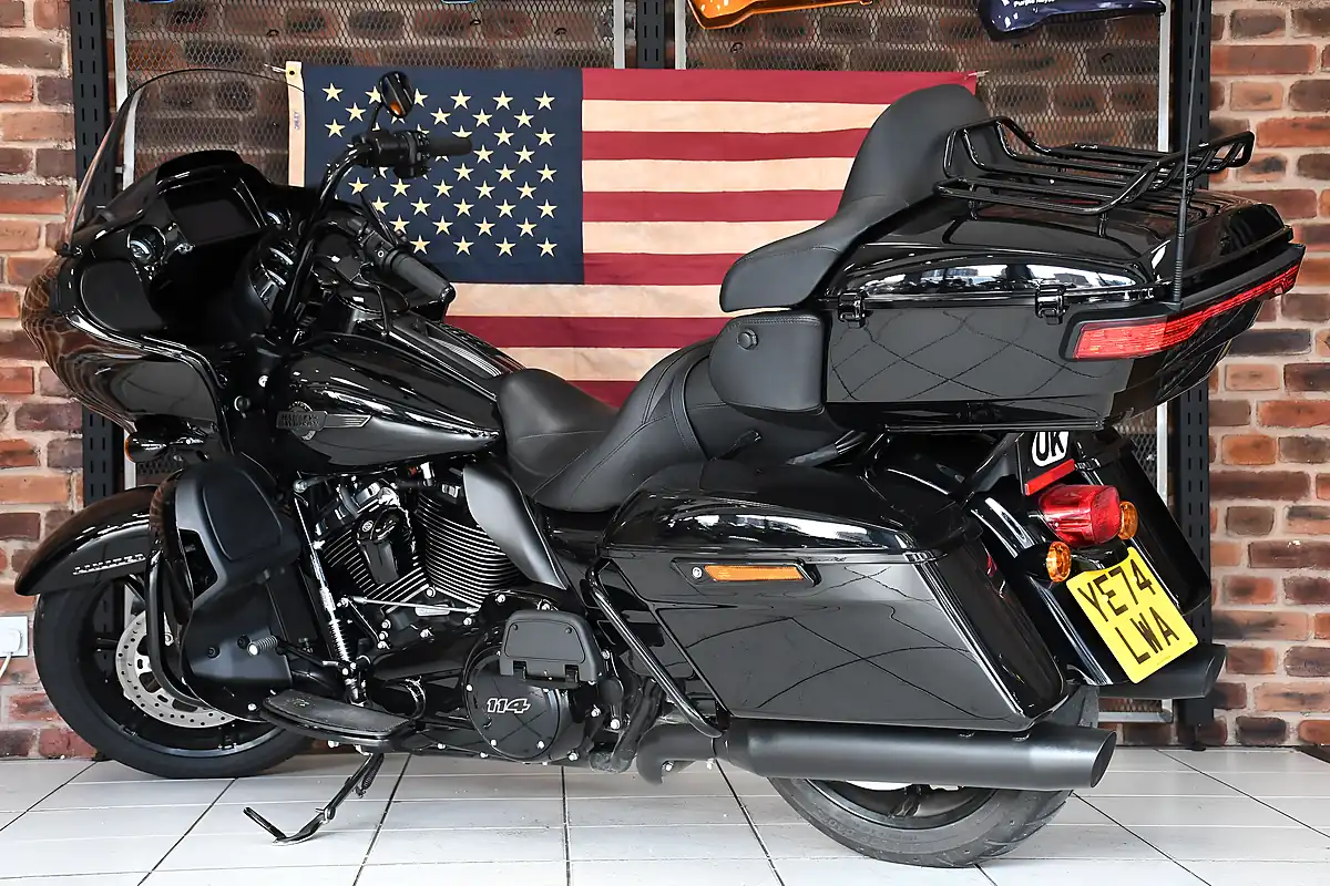 Used 2025 Harley-Davidson Touring Fltrk Road Glide Limited Vivid Black - Interior and Exterior details 12