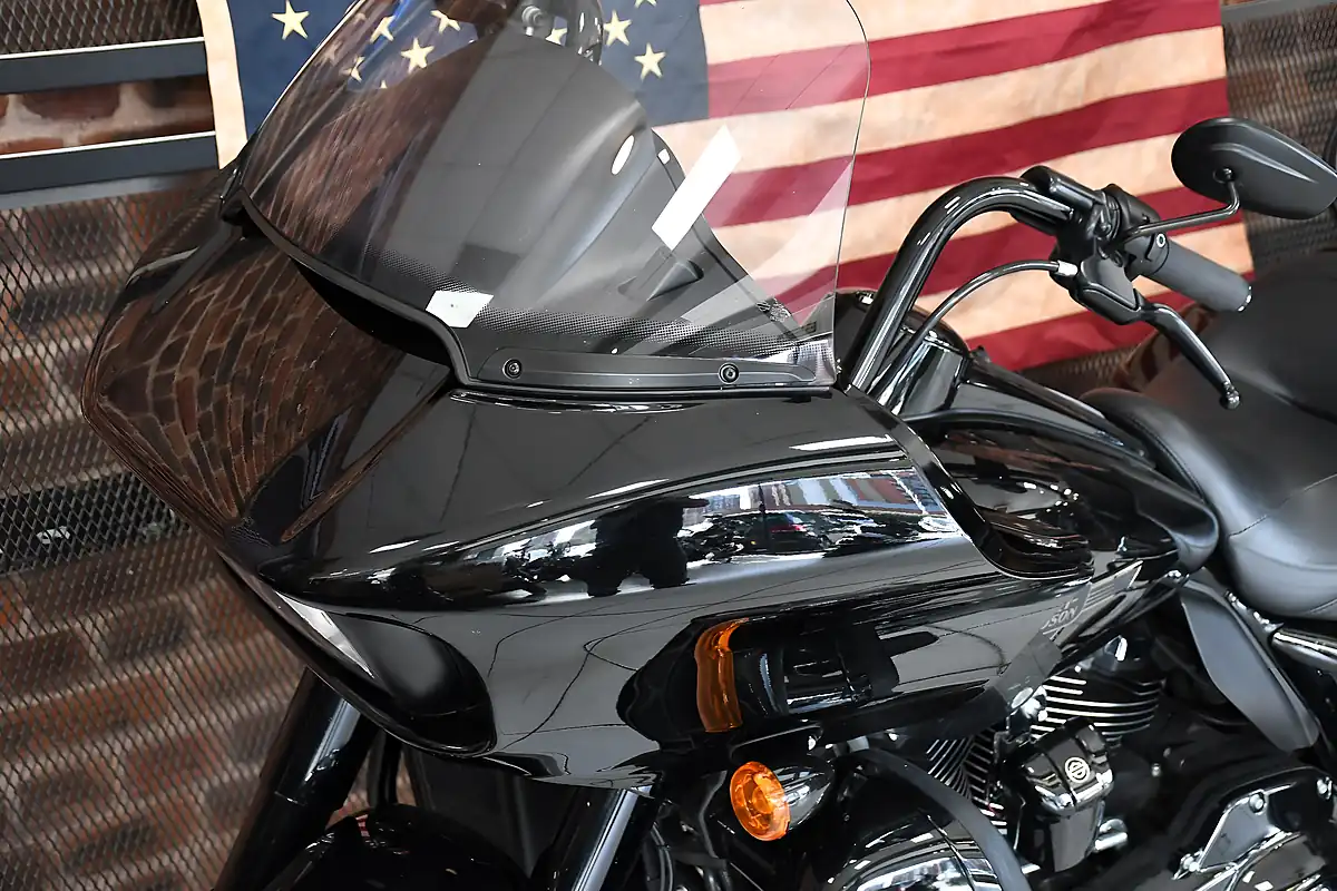 Used 2025 Harley-Davidson Touring Fltrk Road Glide Limited Vivid Black - Interior and Exterior details 13