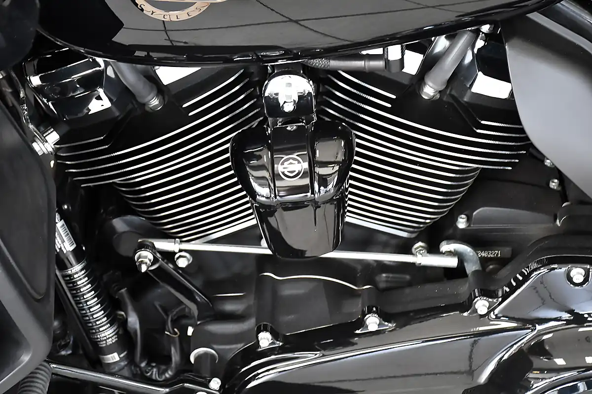 Used 2025 Harley-Davidson Touring Fltrk Road Glide Limited Vivid Black - Interior and Exterior details 14
