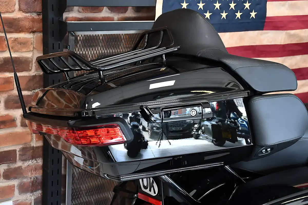 Used 2025 Harley-Davidson Touring Fltrk Road Glide Limited Vivid Black - Interior and Exterior details 17