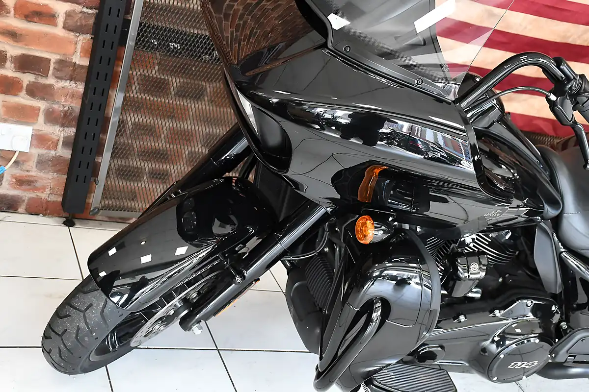 Used 2025 Harley-Davidson Touring Fltrk Road Glide Limited Vivid Black - Interior and Exterior details 18