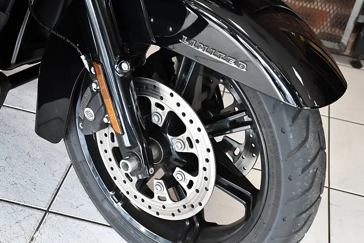 Used 2025 Harley-Davidson Touring Fltrk Road Glide Limited Vivid Black - Interior and Exterior details 19