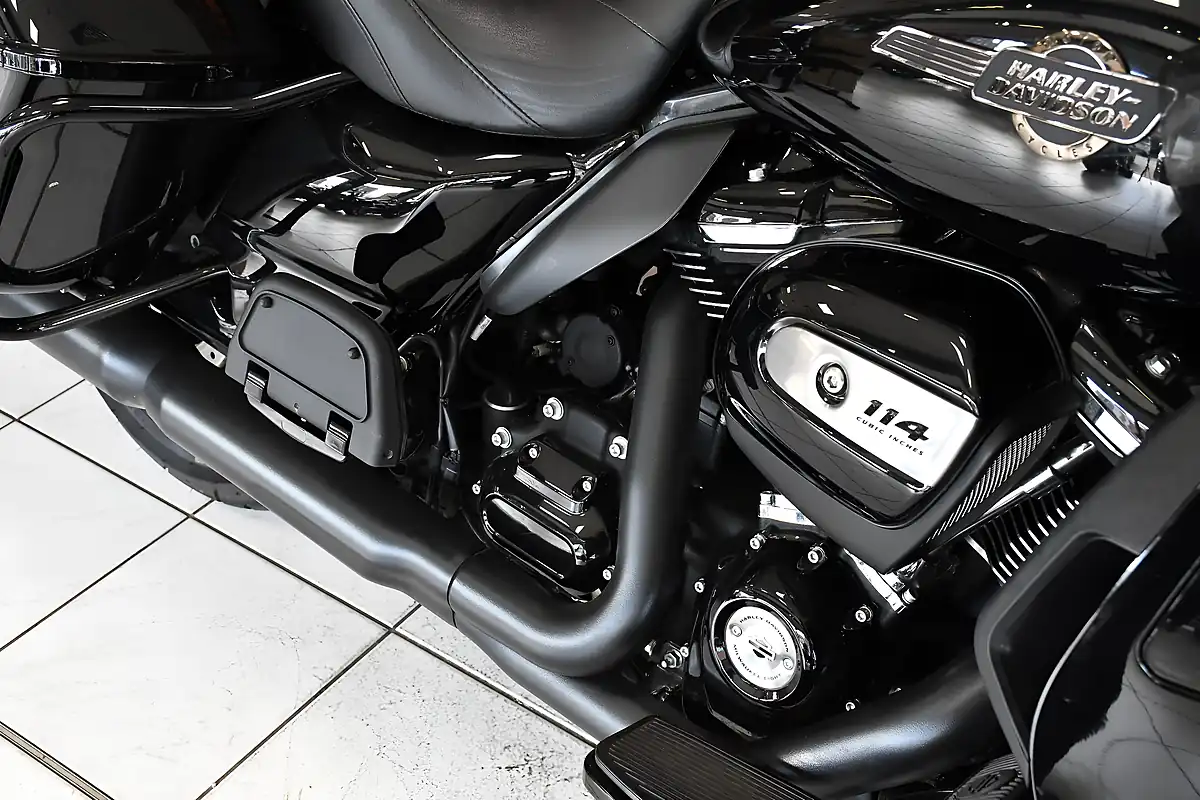 Used 2025 Harley-Davidson Touring Fltrk Road Glide Limited Vivid Black - Interior and Exterior details 3