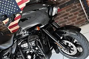 Used 2025 Harley-Davidson Touring Fltrk Road Glide Limited Vivid Black - Interior and Exterior details 4