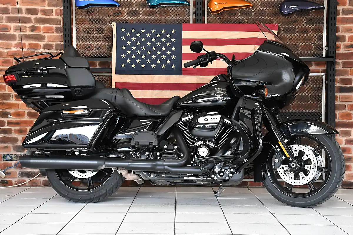 Used 2025 Harley-Davidson Touring Fltrk Road Glide Limited Vivid Black - Interior and Exterior details 6