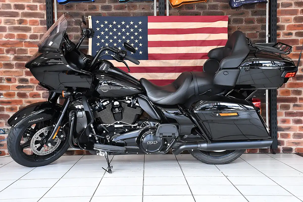 Used 2025 Harley-Davidson Touring Fltrk Road Glide Limited Vivid Black - Interior and Exterior details 7
