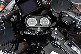Used 2025 Harley-Davidson Touring Fltrk Road Glide Limited Vivid Black - Interior and Exterior details 8
