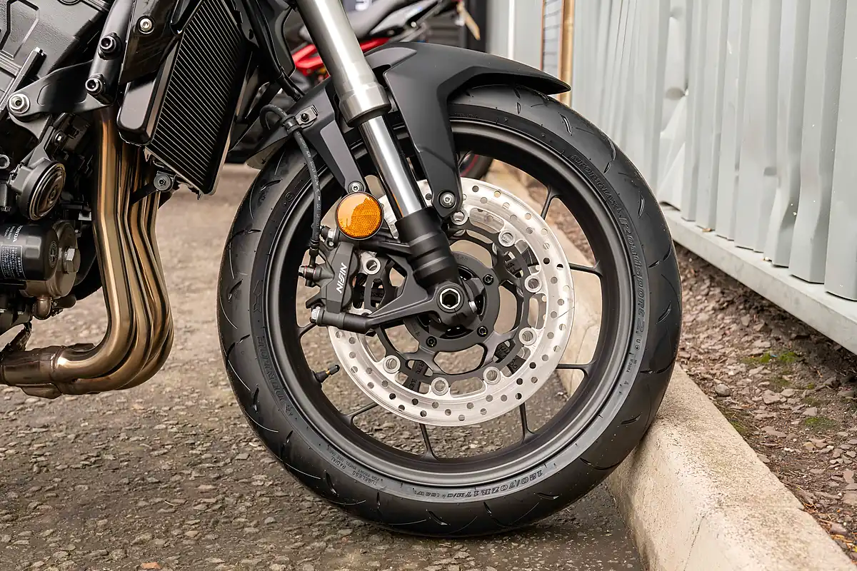 Used 2025 Honda CB1000 Hornet Grey - Interior and Exterior details 12
