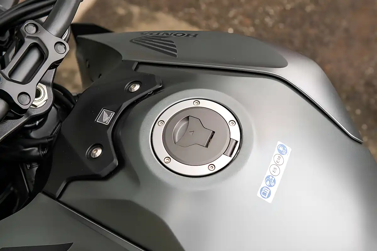 Used 2025 Honda CB1000 Hornet Grey - Interior and Exterior details 19
