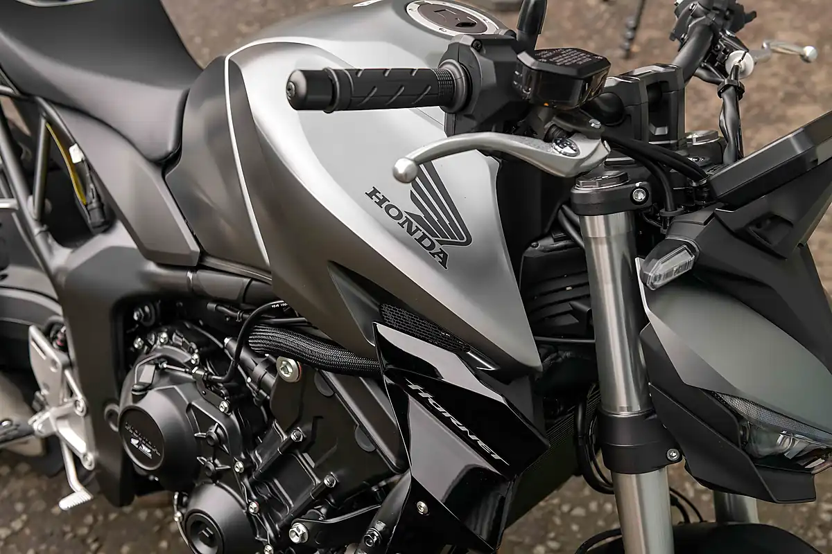 Used 2025 Honda CB1000 Hornet Grey - Interior and Exterior details 20