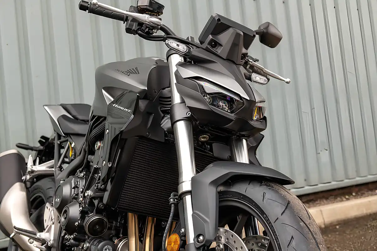 Used 2025 Honda CB1000 Hornet Grey - Interior and Exterior details 4