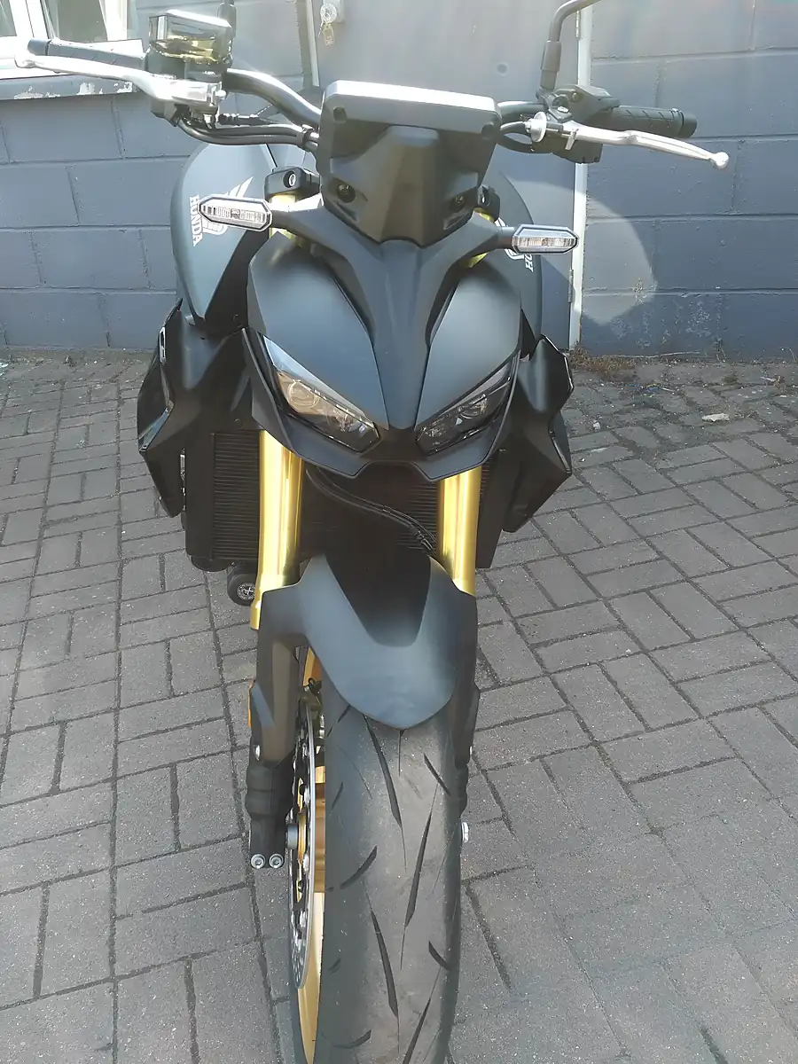 Used 2025 Honda CB1000 Hornet Sp Black - Interior and Exterior details 10