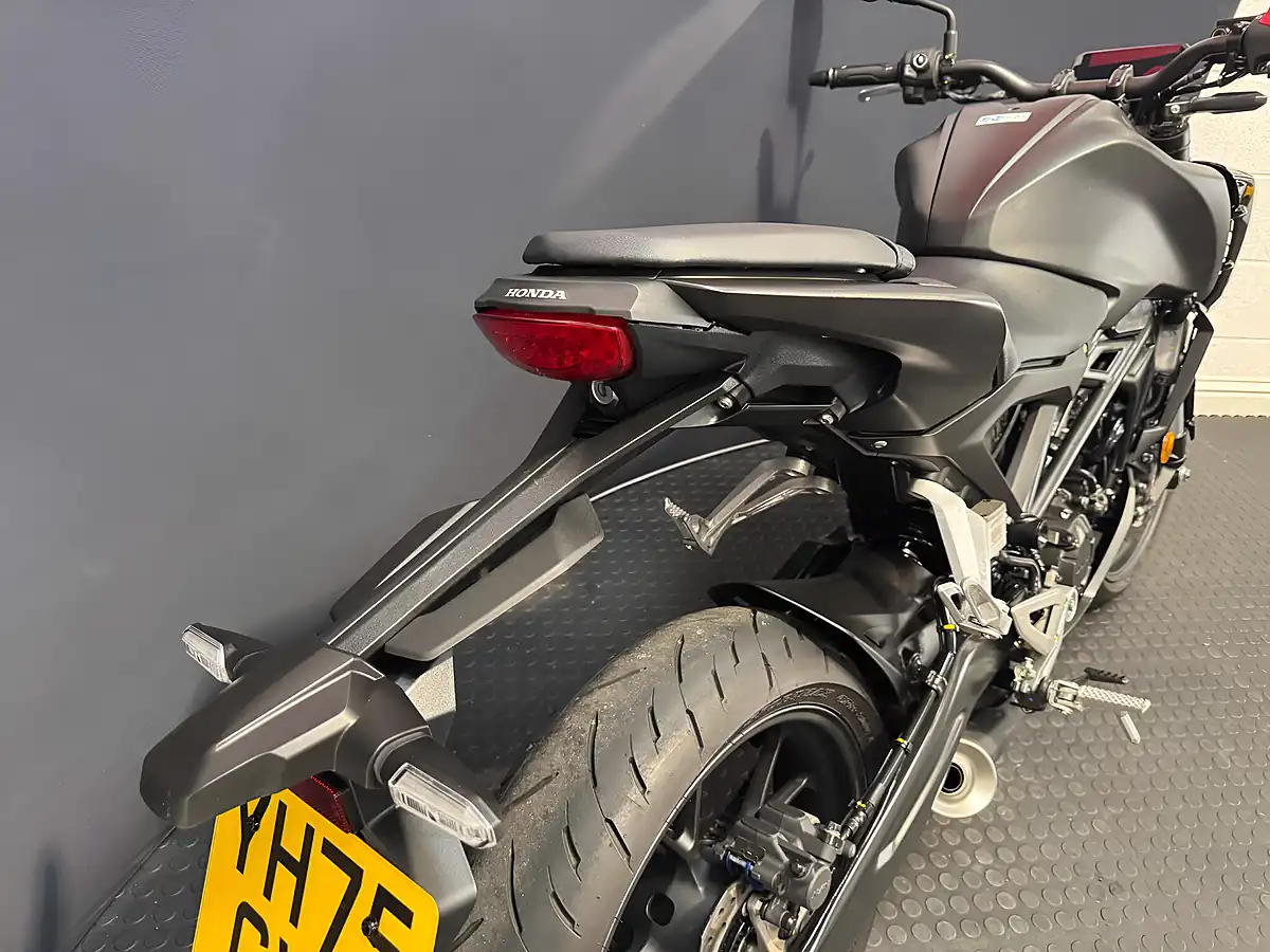 Used 2025 Honda CB125R - Interior and Exterior details 10