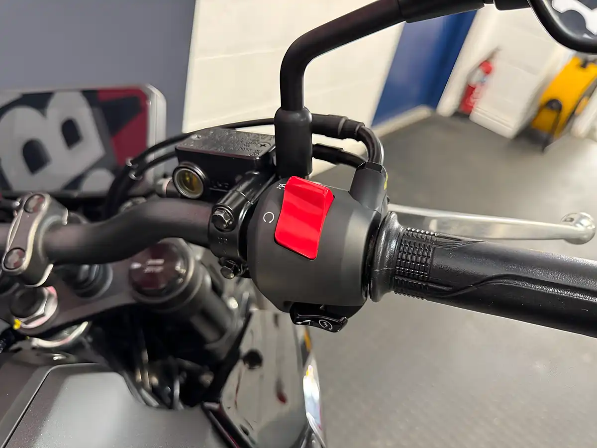 Used 2025 Honda CB125R - Interior and Exterior details 12
